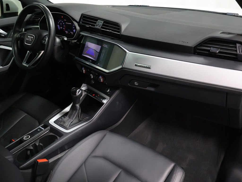 Thumbnail: 2021 Audi Q3 - 10