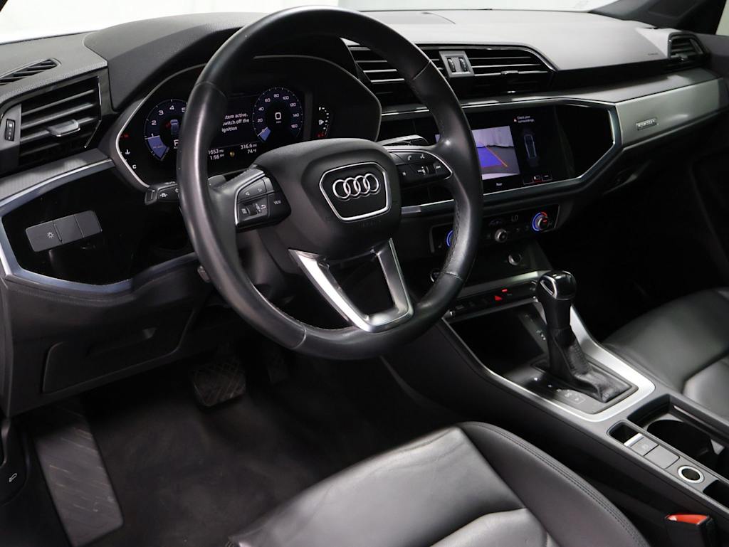 Thumbnail: 2021 Audi Q3 - 2