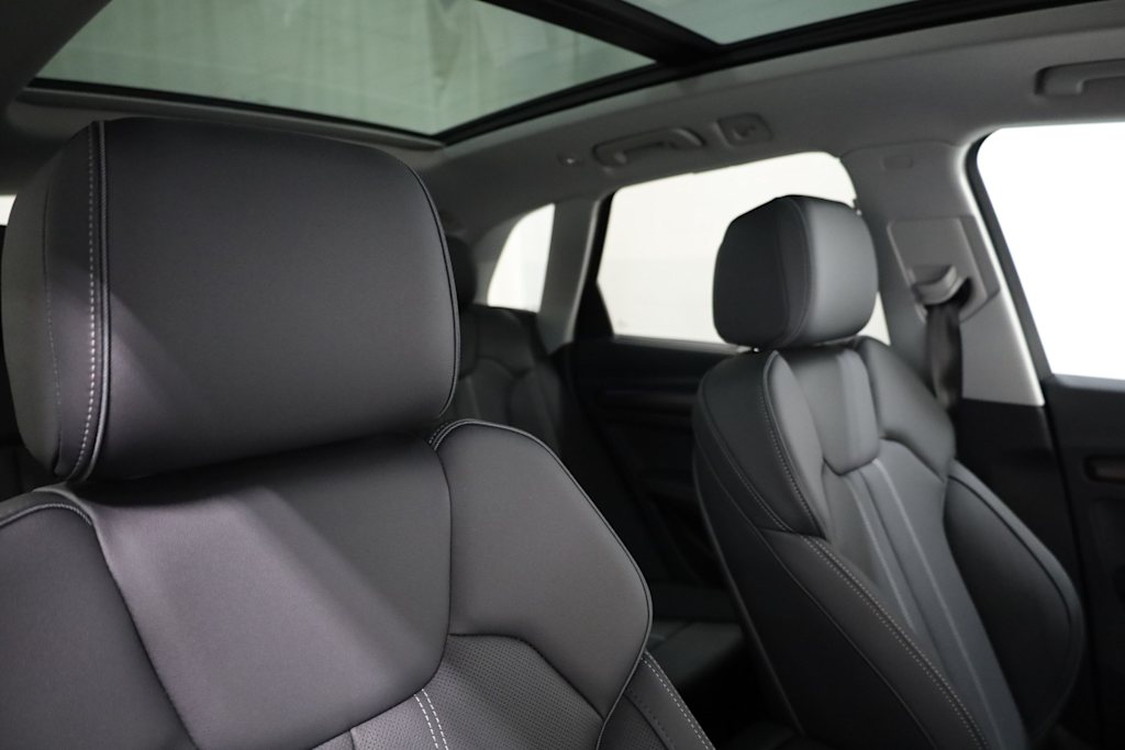 2025 Audi Q5 e Premium 30