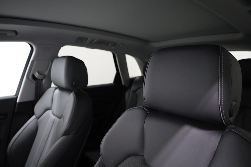 2025 Audi Q5 e Premium 12