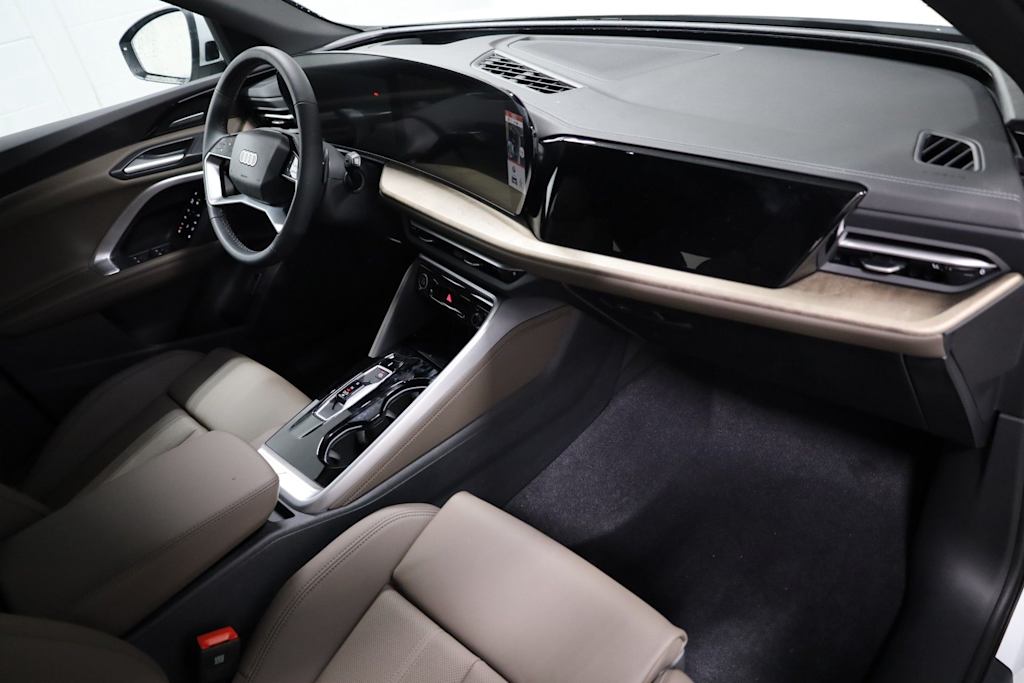 Thumbnail: 2025 Audi Q5 - 9