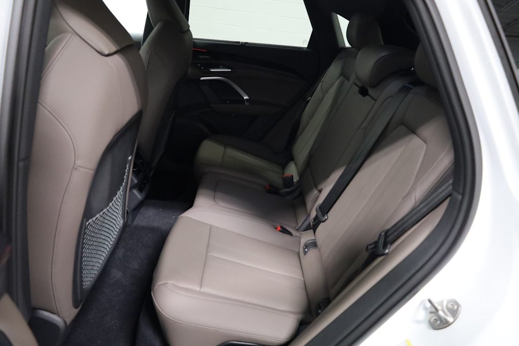 Thumbnail: 2025 Audi Q5 - 12