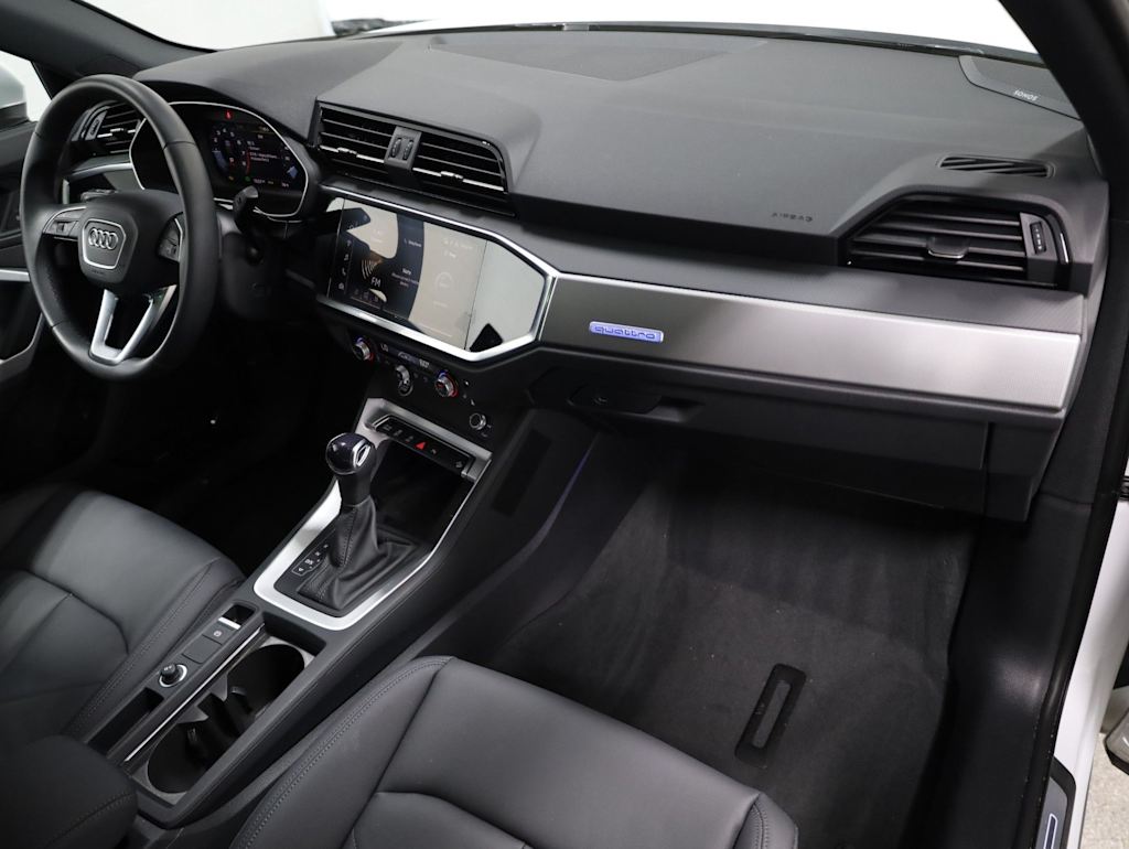 Thumbnail: 2025 Audi Q3 - 9