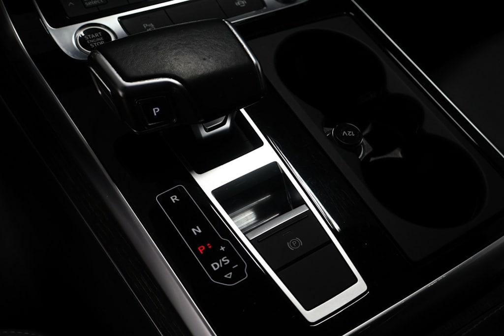 Thumbnail: 2021 Audi Q8 - 16