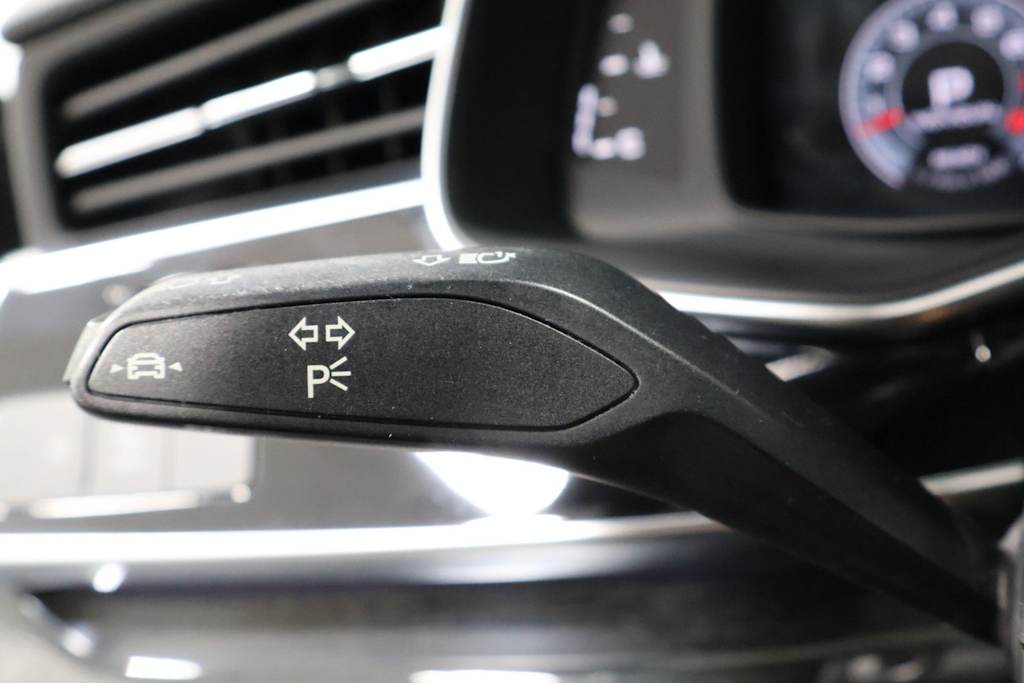 Thumbnail: 2021 Audi Q8 - 32