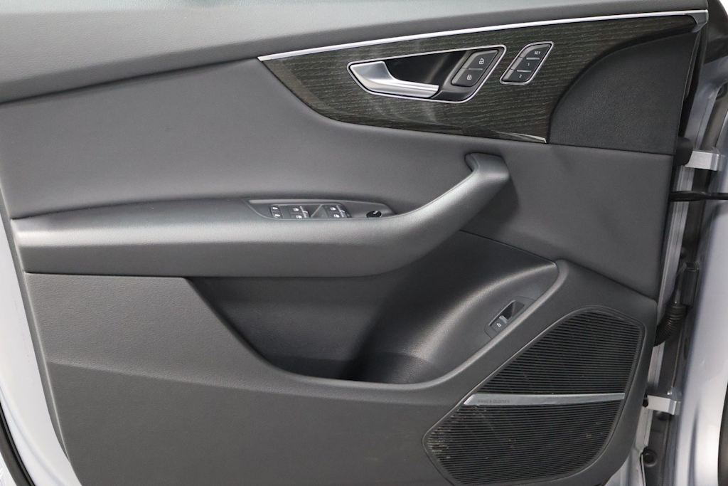 Thumbnail: 2021 Audi Q8 - 26