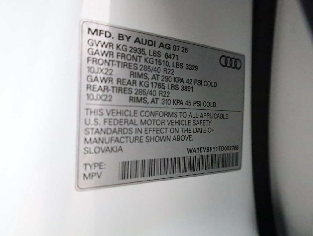 Thumbnail: 2026 Audi Q8 - 21