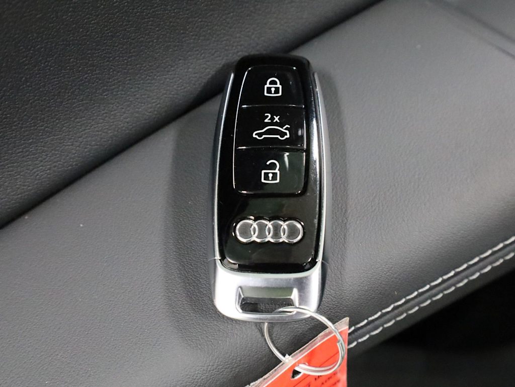 Thumbnail: 2026 Audi Q8 - 20