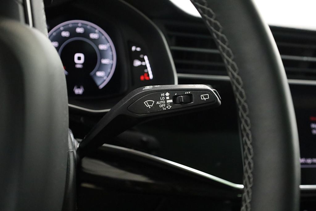 Thumbnail: 2023 Audi Q8 - 34