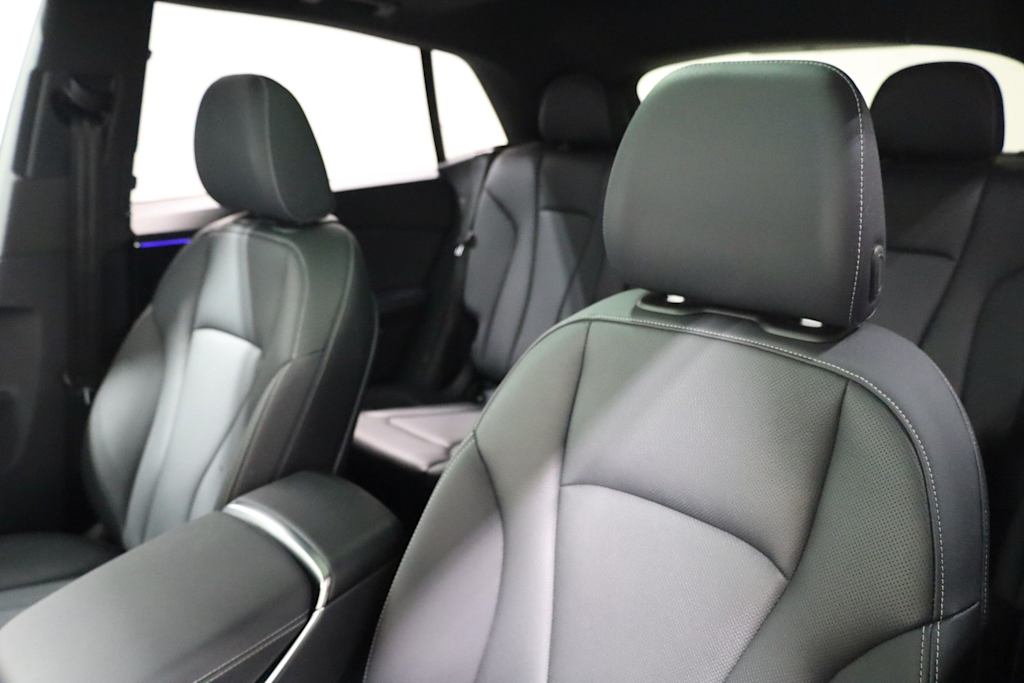 Thumbnail: 2023 Audi Q8 - 12