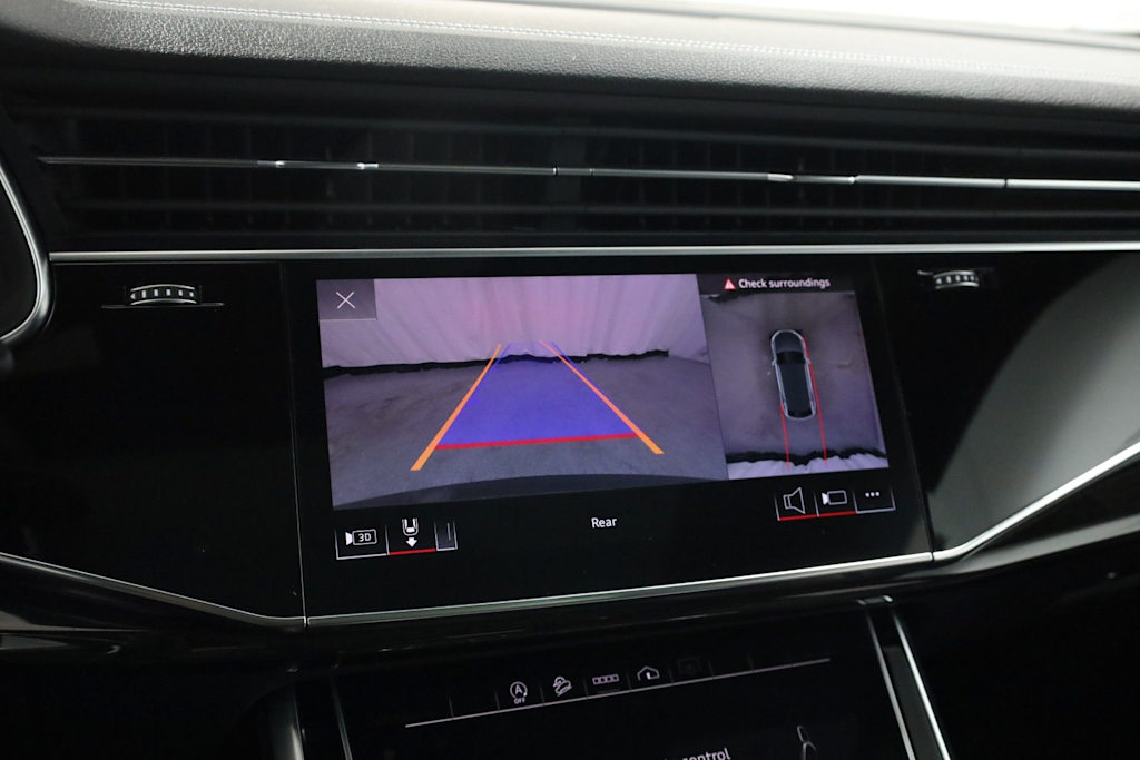 Thumbnail: 2023 Audi Q8 - 37