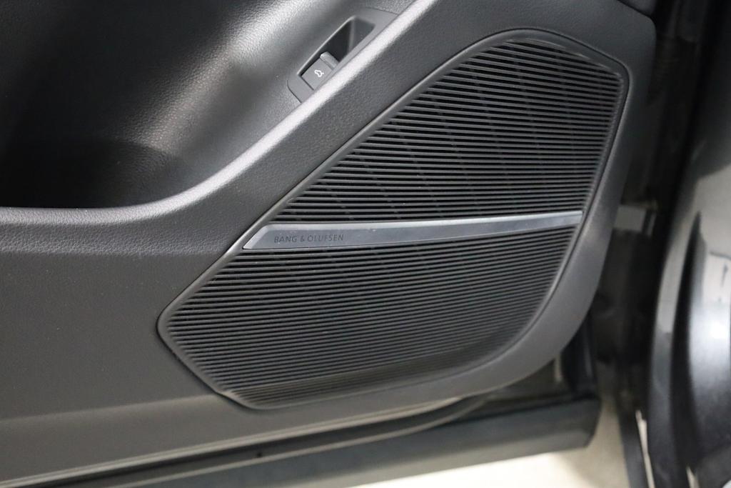 Thumbnail: 2023 Audi Q8 - 28