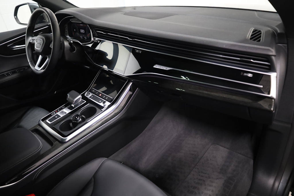 Thumbnail: 2023 Audi Q8 - 10