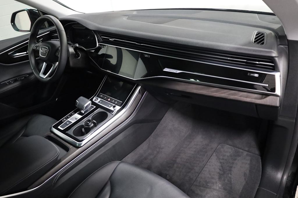 Thumbnail: 2023 Audi Q8 - 10