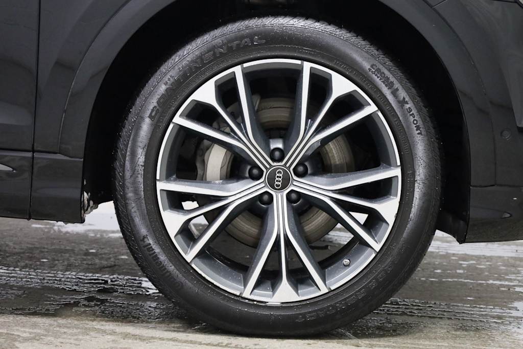 Thumbnail: 2023 Audi Q8 - 24