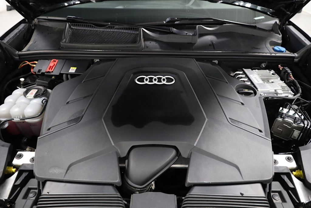 Thumbnail: 2023 Audi Q8 - 9