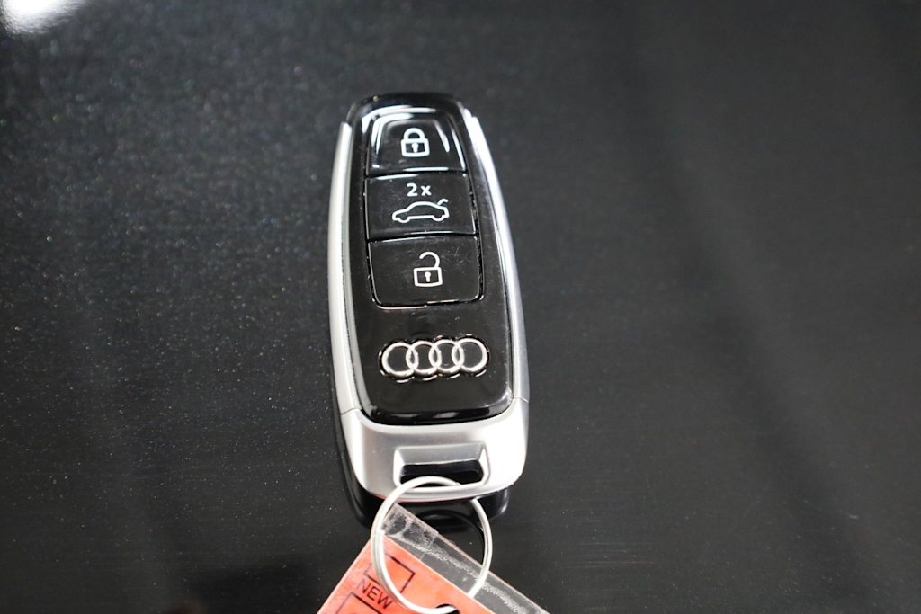 Thumbnail: 2023 Audi Q8 - 20