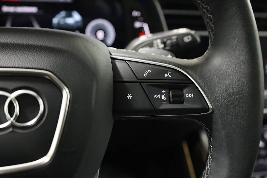 Thumbnail: 2023 Audi Q8 - 33