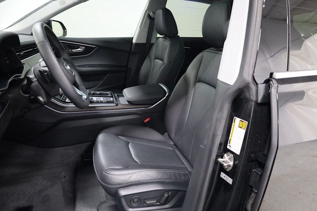 Thumbnail: 2023 Audi Q8 - 11