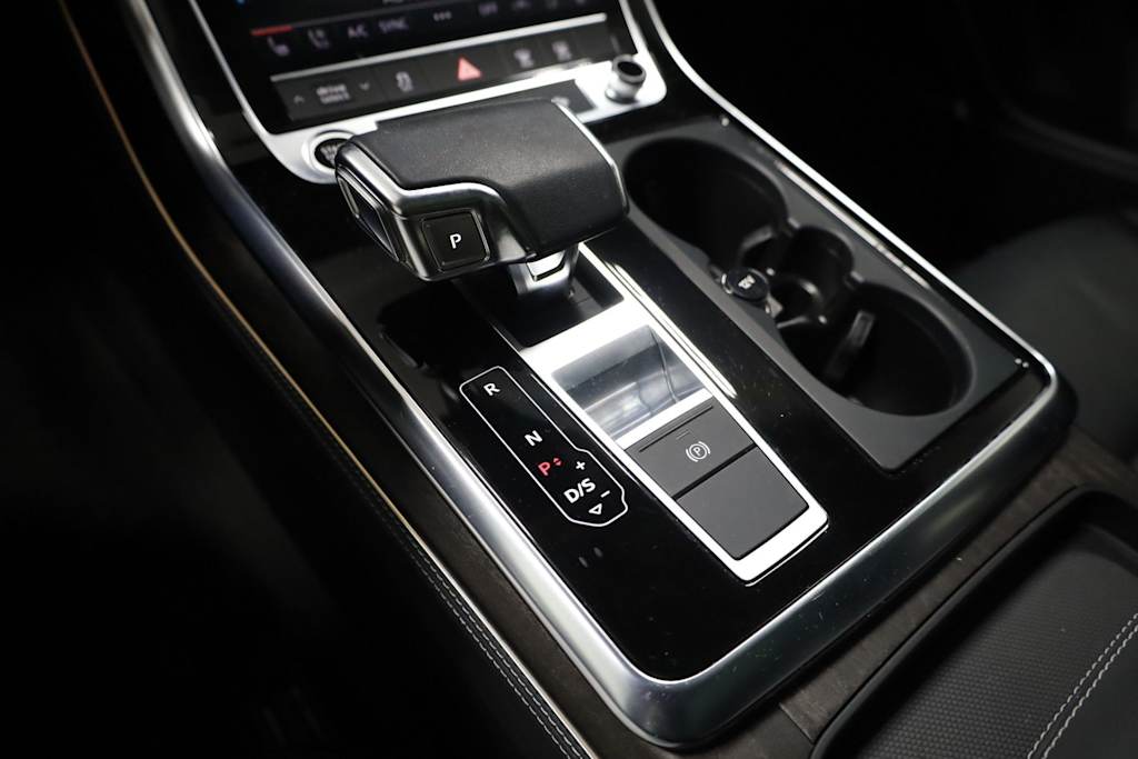 Thumbnail: 2023 Audi Q8 - 17