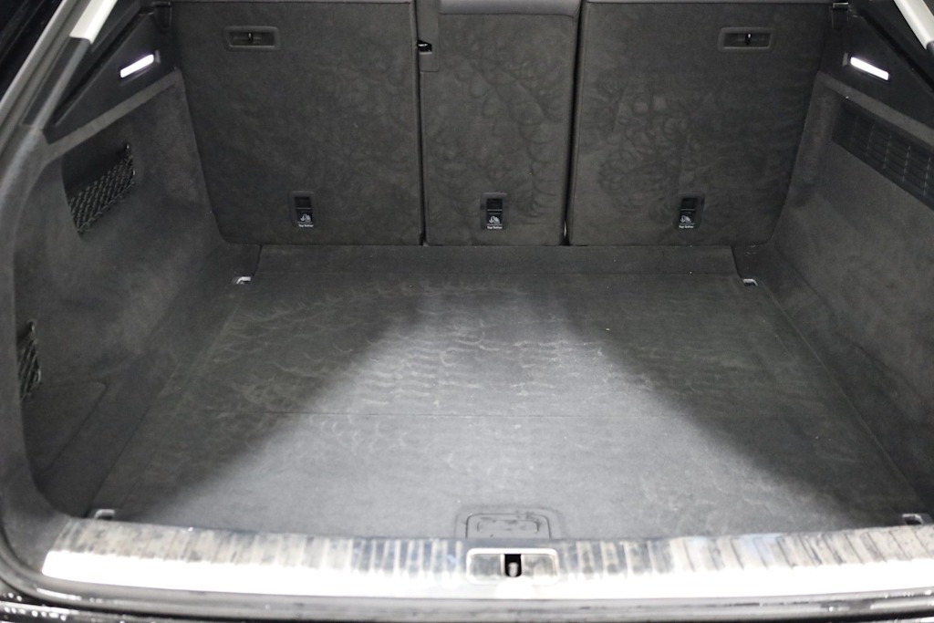 Thumbnail: 2023 Audi Q8 - 19