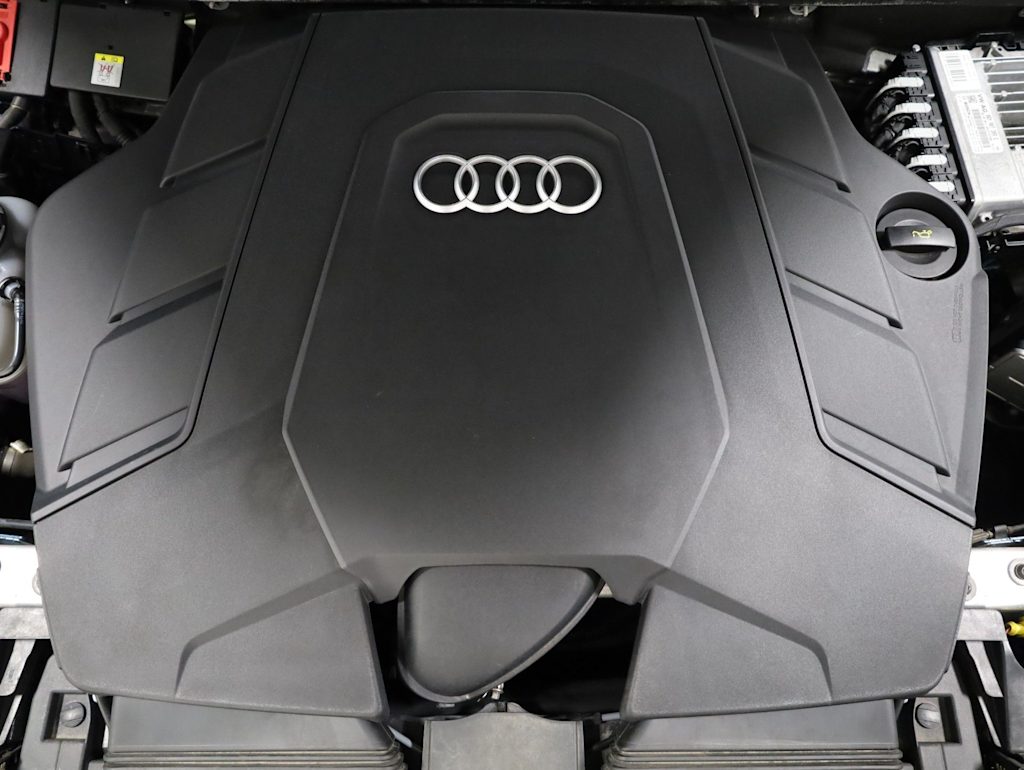 Thumbnail: 2022 Audi Q8 - 8