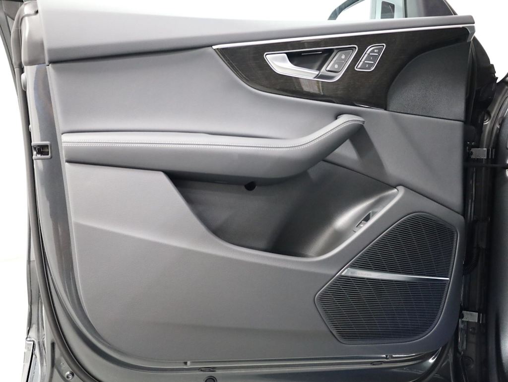 Thumbnail: 2026 Audi Q8 - 27