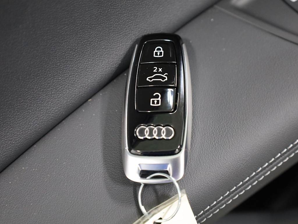 Thumbnail: 2026 Audi Q8 - 19