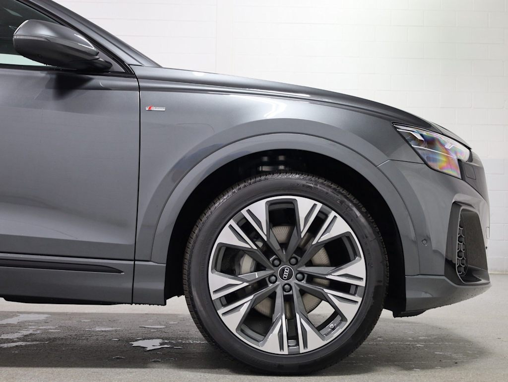 Thumbnail: 2026 Audi Q8 - 7