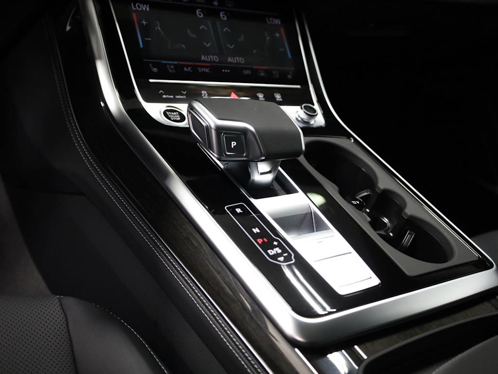 Thumbnail: 2026 Audi Q8 - 16