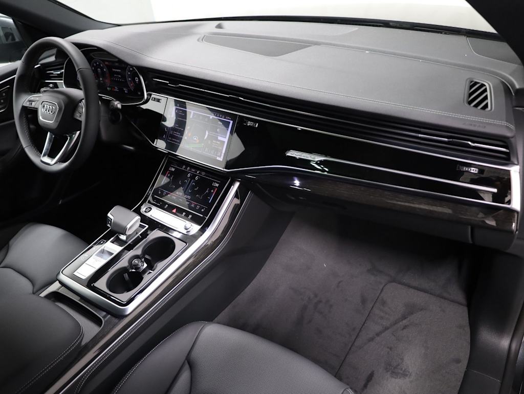 Thumbnail: 2026 Audi Q8 - 9