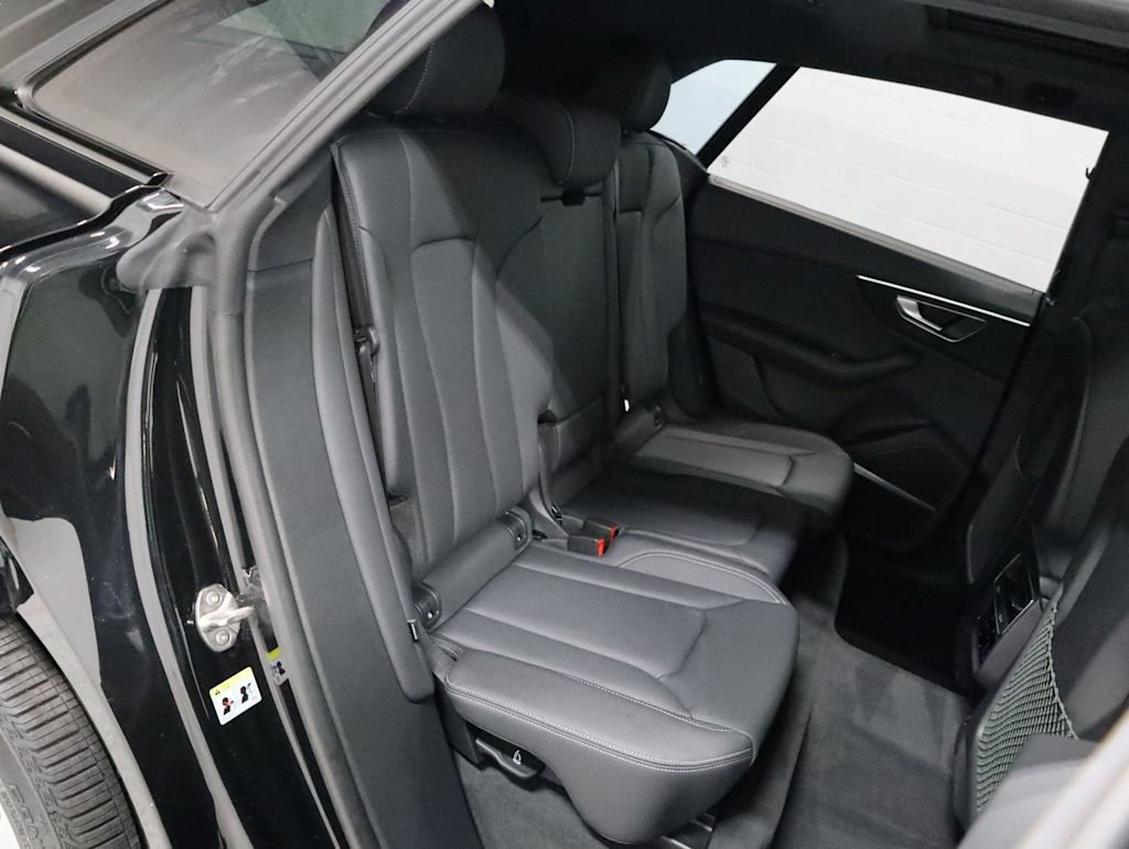 Thumbnail: 2026 Audi Q8 - 38