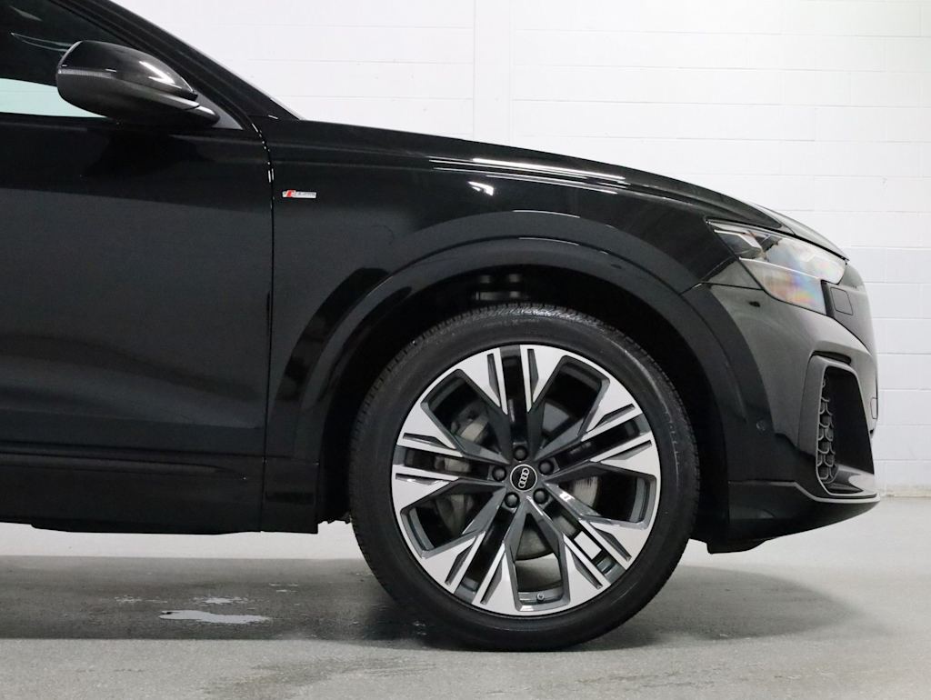 Thumbnail: 2026 Audi Q8 - 8