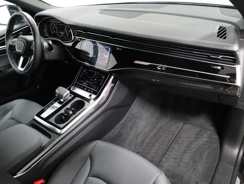 Thumbnail: 2026 Audi Q8 - 10
