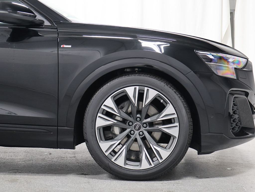 Thumbnail: 2026 Audi Q8 - 8