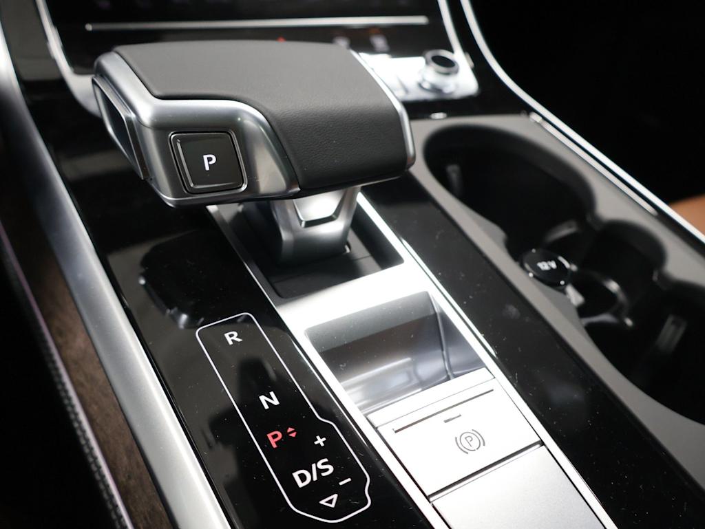 Thumbnail: 2026 Audi Q8 - 17
