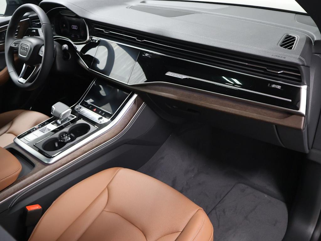 Thumbnail: 2026 Audi Q8 - 10