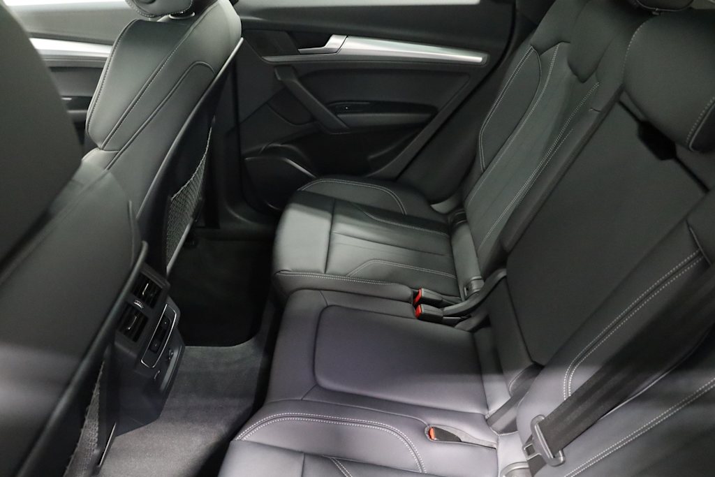 2025 Audi Q5 e Premium 12