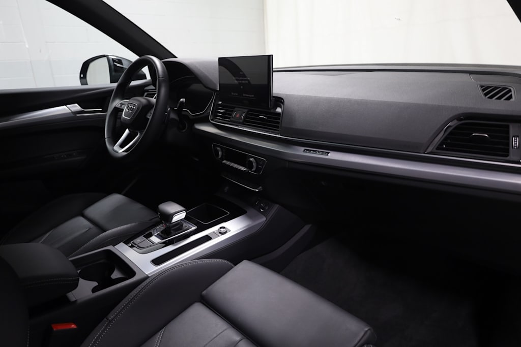 Thumbnail: 2025 Audi Q5 - 9