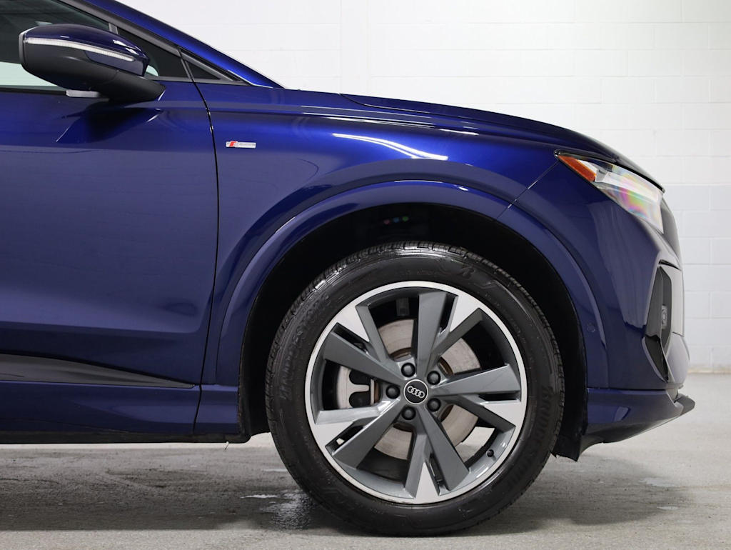 Thumbnail: 2023 Audi Q4 e-tron - 8