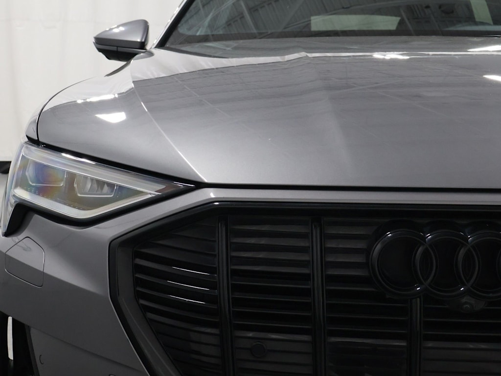 Thumbnail: 2023 Audi e-tron - 26