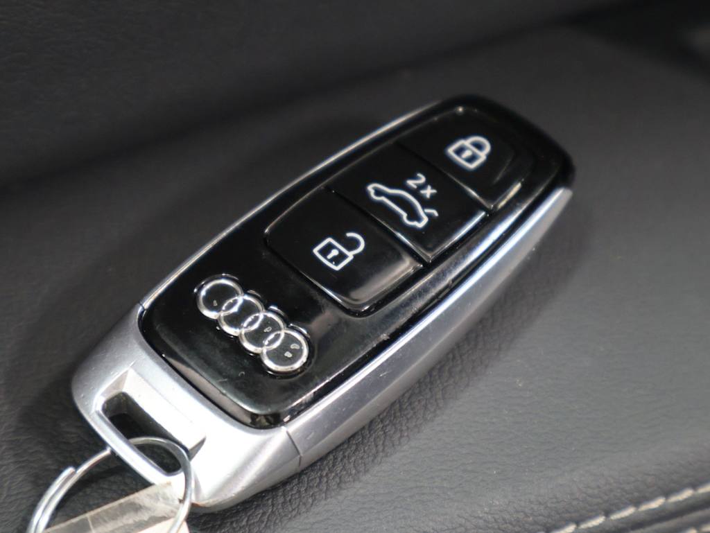 Thumbnail: 2023 Audi e-tron - 20