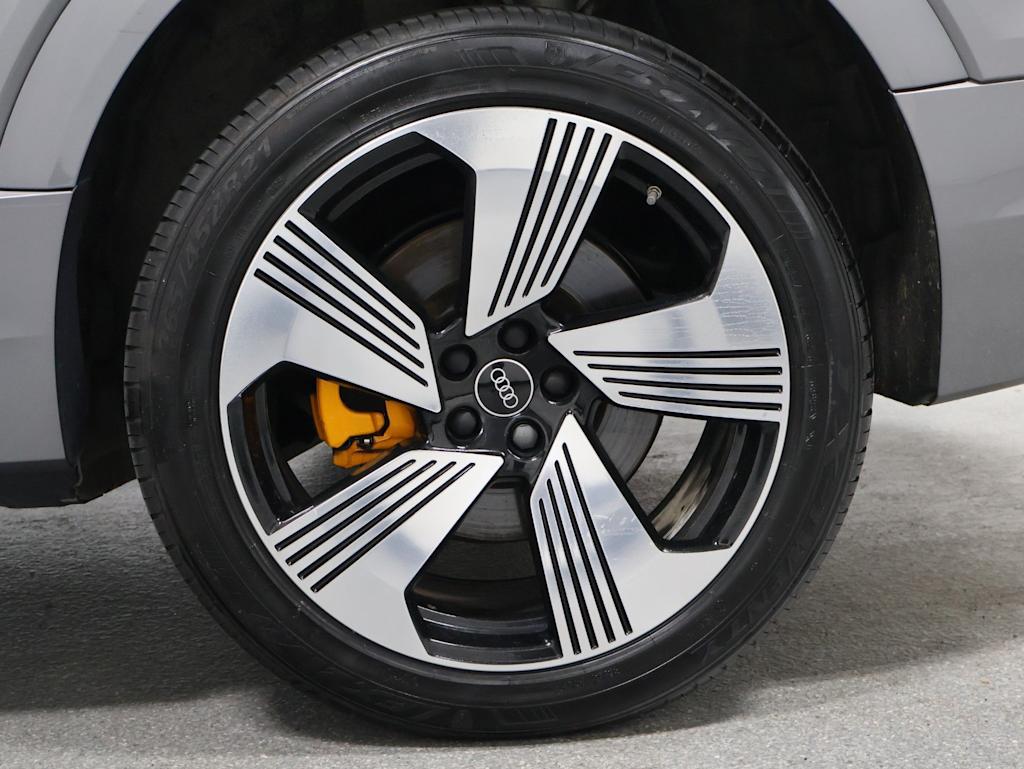 Thumbnail: 2023 Audi e-tron - 42