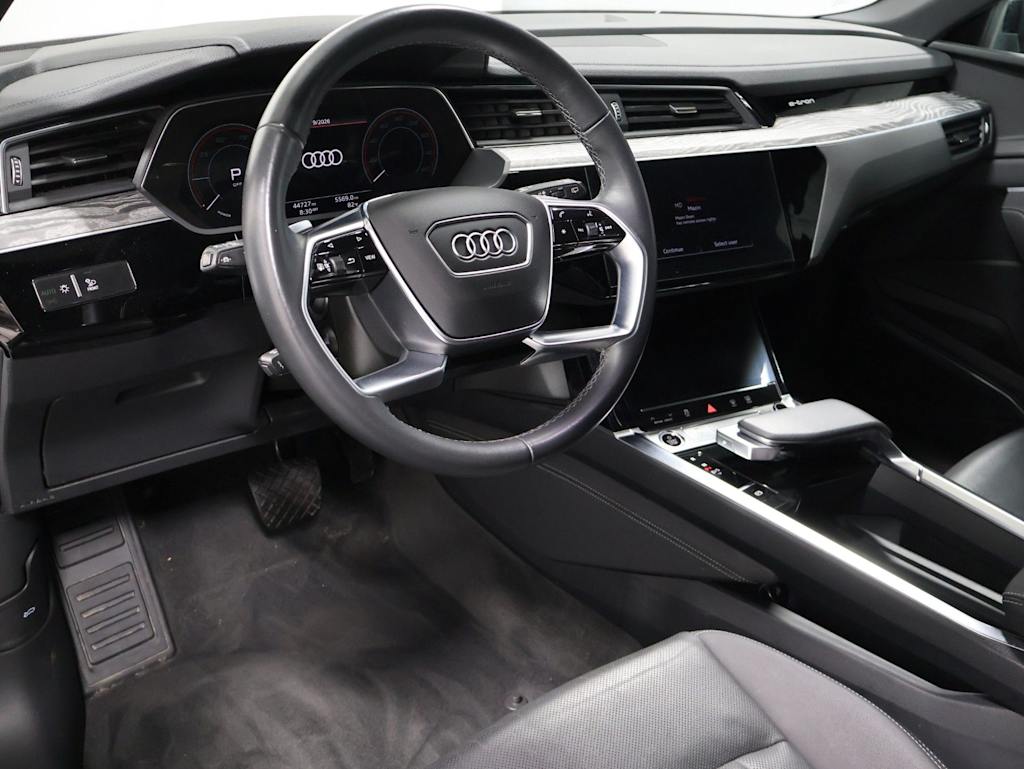 Thumbnail: 2023 Audi e-tron - 2