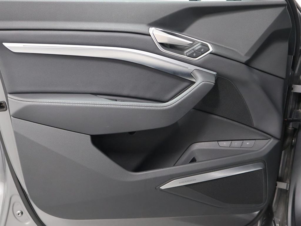 Thumbnail: 2023 Audi e-tron - 27