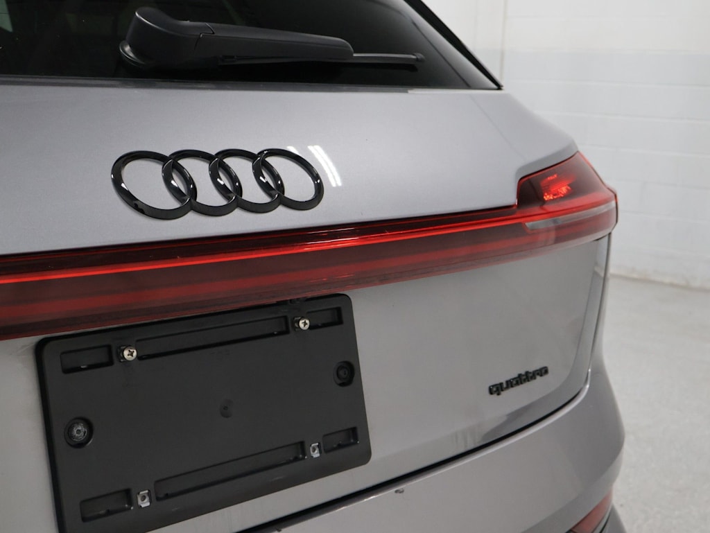 Thumbnail: 2023 Audi e-tron - 7