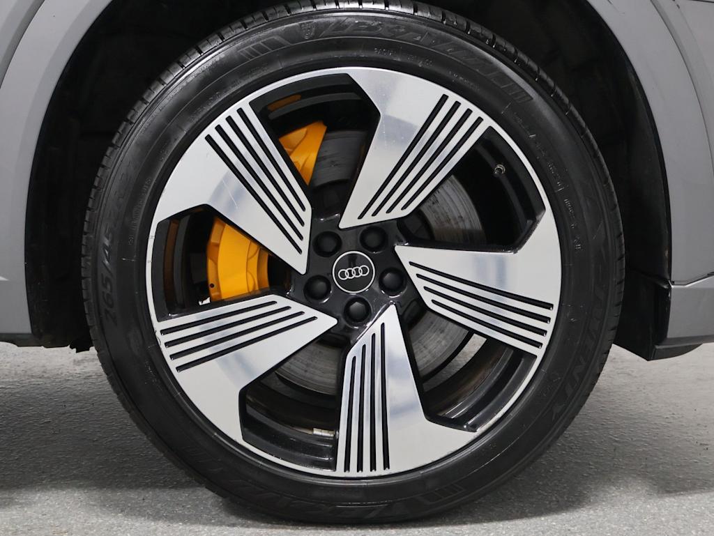 Thumbnail: 2023 Audi e-tron - 24