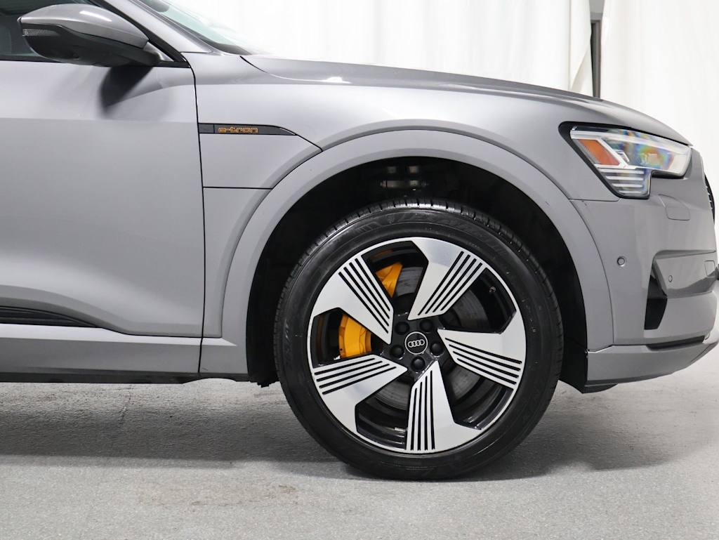 Thumbnail: 2023 Audi e-tron - 8