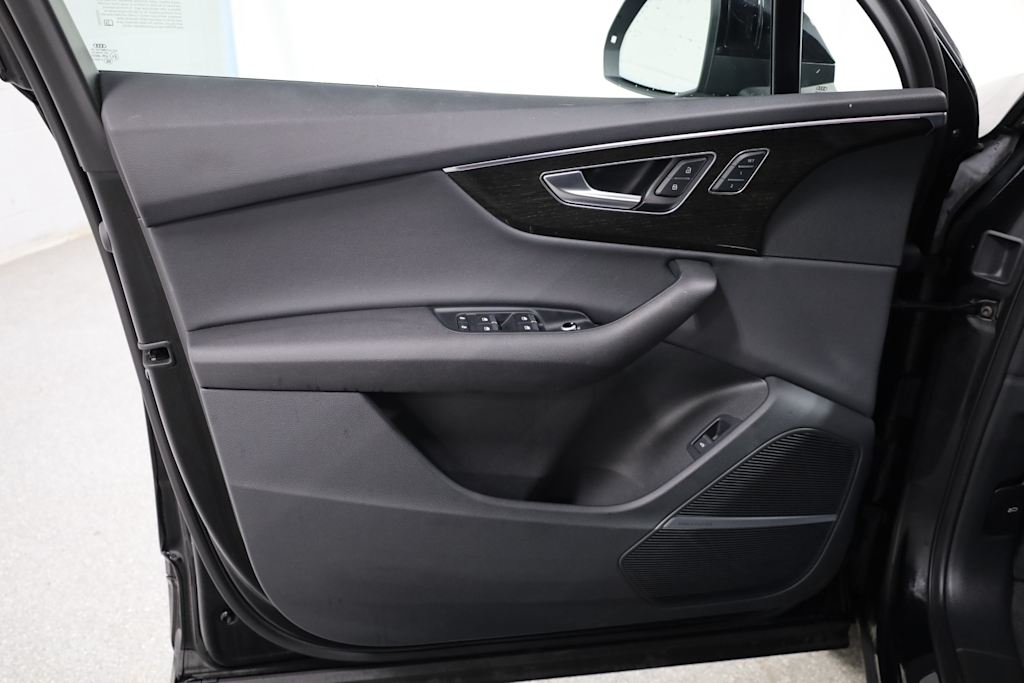 Thumbnail: 2022 Audi Q7 - 27