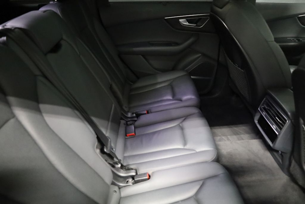 Thumbnail: 2021 Audi Q7 - 38
